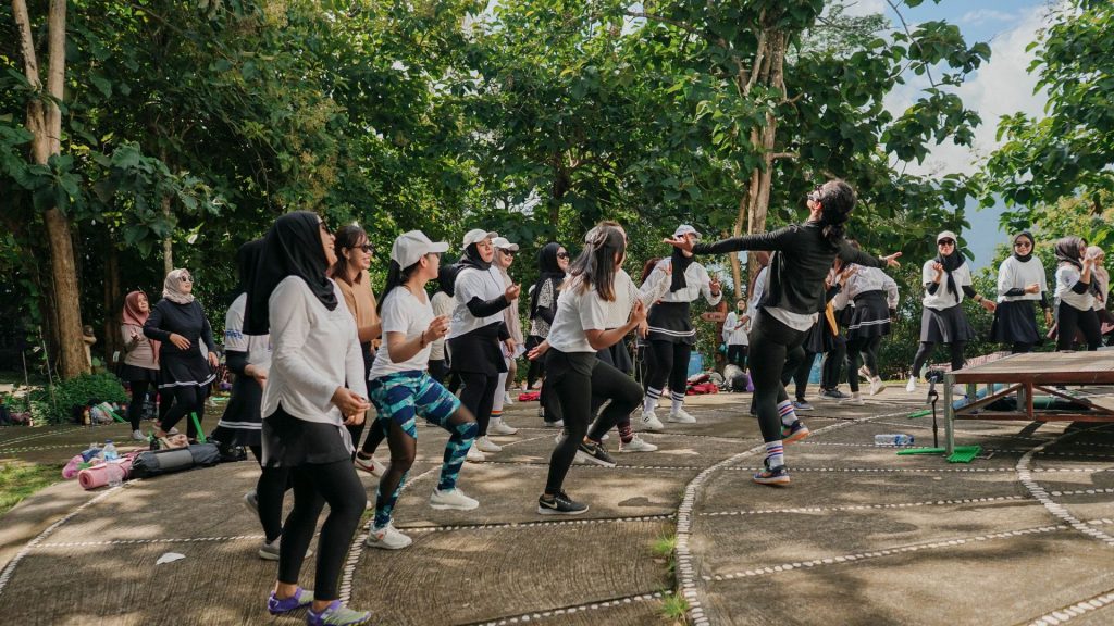 Senam Pond Fit Magelang Di adakan di depan Gereja Ayam