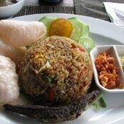 Nyore Santai di Kedai Bukit Rhema: Menikmati Singkong Goreng dan View Borobudur