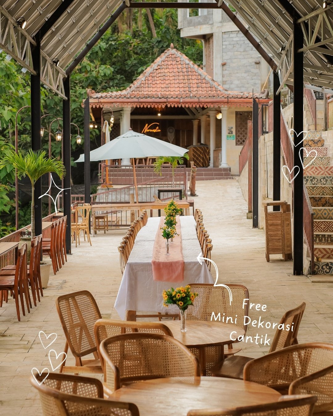 Venue wedding outdoor Naruastu Kedai Bukit Rhema dengan view Menoreh untuk artikel catering Magelang