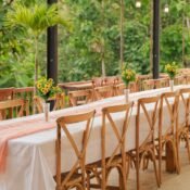 Plataran semi outdoor Kedai Bukit Rhema untuk keluarga dan rombongan untuk artikel restoran rombongan keluarga Borobudur
