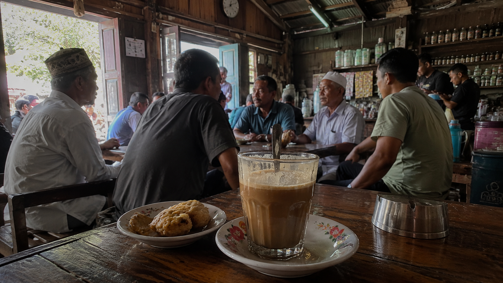 Kedai kopi Aceh Solong Coffee Ulee Kareng yang legendaris