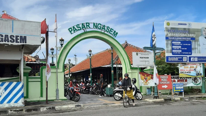 Gerbang Pasar Ngasem Jogja